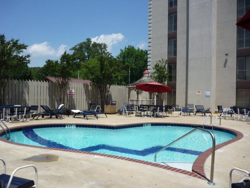ELVIS PRESLEY'S HEARTBREAK HOTEL MEMPHIS: LOW RATES, SAVE ON