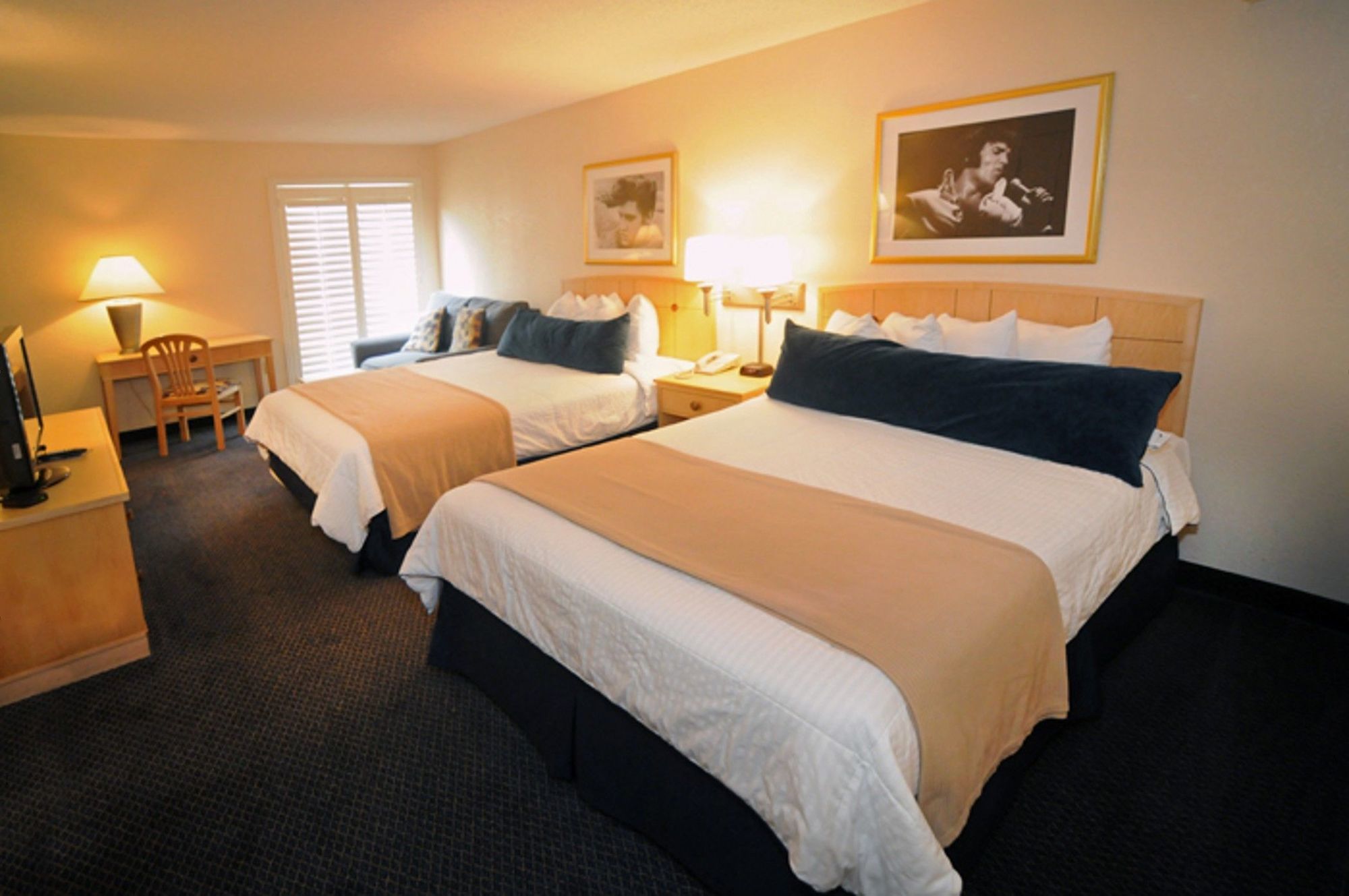 ELVIS PRESLEY'S HEARTBREAK HOTEL MEMPHIS: LOW RATES, SAVE ON